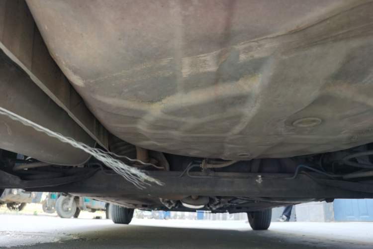 Used Nissan Livina 2010 Jingyue Edition 1.6L Manual All-Around Model Chassis Rear