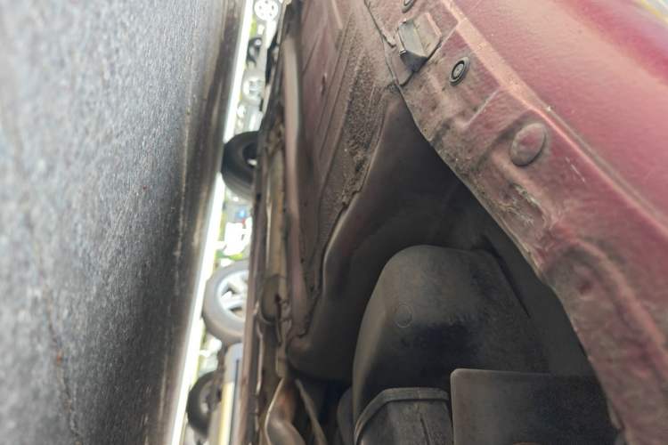 Used Nissan Livina 2010 Jingyue Edition 1.6L Manual All-Around Model Chassis Rear Left