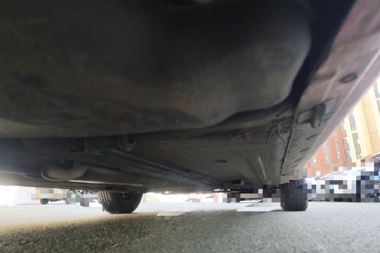 Used Nissan Livina 2010 Jingyue Edition 1.6L Manual All-Around Model Chassis Rear Right