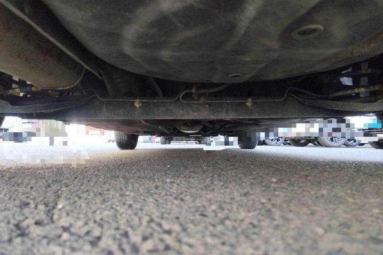 Used Nissan Livina 2010 Jingyue Edition 1.6L Manual All-Around Model Chassis Rear