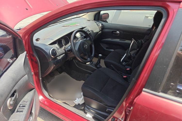 Used Nissan Livina 2010 Jingyue Edition 1.6L Manual All-Around Model Driver Seat