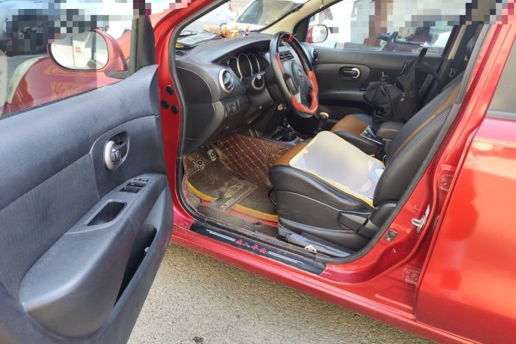 Used Nissan Livina 2010 Jingyue Edition 1.6L Manual All-Around Model Driver Seat