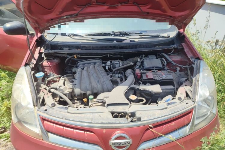 Used Nissan Livina 2010 Jingyue Edition 1.6L Manual All-Around Model Engine Bay