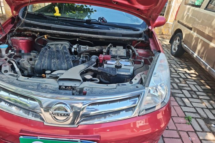 Used Nissan Livina 2010 Jingyue Edition 1.6L Manual Supercharged Model Engine Bay Left