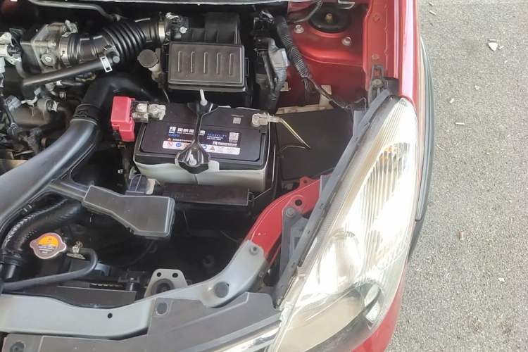 Used Nissan Livina 2010 JINRUI Edition 1.6L Automatic Standard Model Engine Bay Left