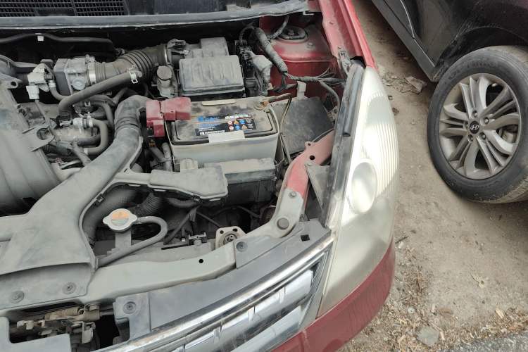 Used Nissan Livina 2010 Jingyue Edition 1.6L Automatic All-in-One Model Engine Bay Left