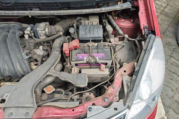 Used Nissan Livina 2010 Jingyue Edition 1.6L Automatic All-in-One Model Engine Bay Left
