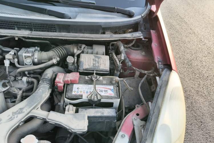 Used Nissan Livina 2010 Jingyue Edition 1.6L Automatic All-in-One Model Engine Bay Left