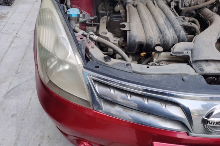 Used Nissan Livina 2010 Jingyue Edition 1.6L Manual All-Around Model Engine Bay Right