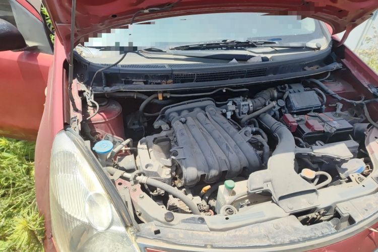 Used Nissan Livina 2010 Jingyue Edition 1.6L Manual All-Around Model Engine Bay Right