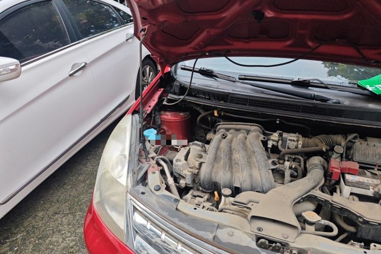 Used Nissan Livina 2010 Jingyue Edition 1.6L Manual All-Around Model Engine Bay Right