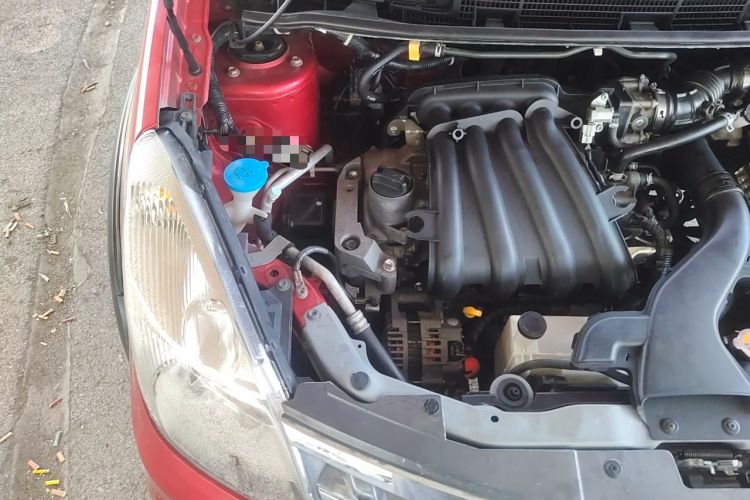 Used Nissan Livina 2010 JINRUI Edition 1.6L Automatic Standard Model Engine Bay Right