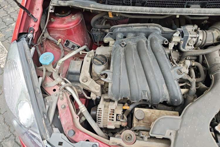 Used Nissan Livina 2010 Jingyue Edition 1.6L Automatic All-in-One Model Engine Bay Right