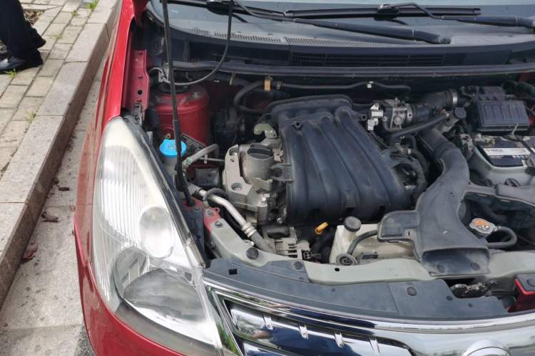 Used Nissan Livina 2010 Jingyue Edition 1.6L Manual All-Around Model Engine Bay Right