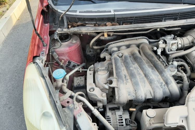 Used Nissan Livina 2010 Jingyue Edition 1.6L Automatic All-in-One Model Engine Bay Right