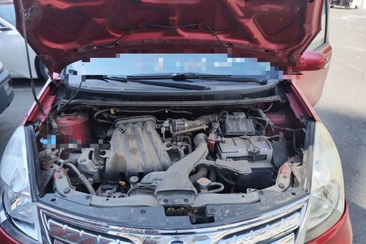 Used Nissan Livina 2010 Jingyue Edition 1.6L Manual All-Around Model Engine Bay