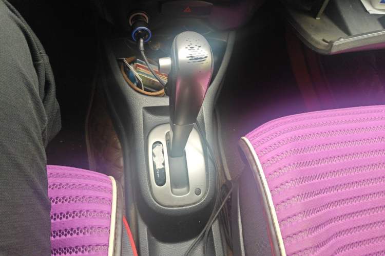 Used Nissan Livina 2010 Jingrui Edition 1.6L Automatic Smart Model Gear Lever