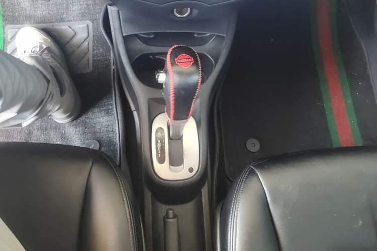 Used Nissan Livina 2010 JINRUI Edition 1.6L Automatic Standard Model Gear Lever