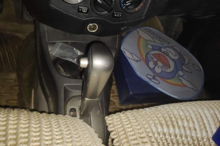 Used Nissan Livina 2010 Jingrui Edition 1.6L Automatic Smart Model Gear Lever