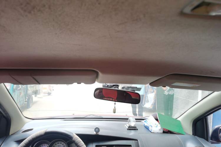Used Nissan Livina 2010 Jingyue Edition 1.6L Manual All-Around Model Headliner
