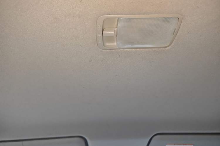 Used Nissan Livina 2010 Jingyue Edition 1.6L Manual All-Around Model Headliner