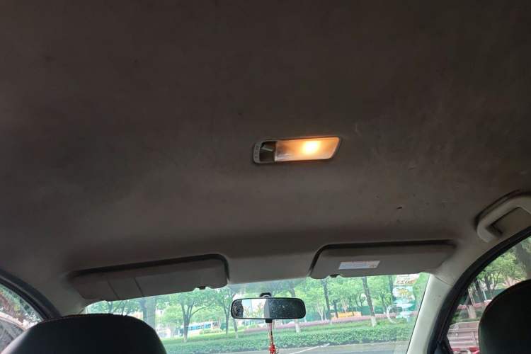 Used Nissan Livina 2010 Jingyue Edition 1.6L Automatic All-in-One Model Headliner