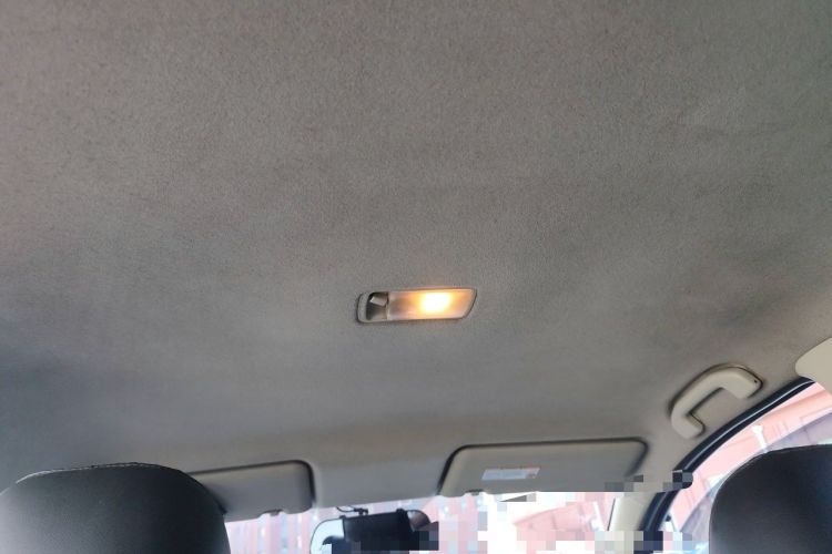 Used Nissan Livina 2010 Jingyue Edition 1.6L Manual All-Around Model Headliner