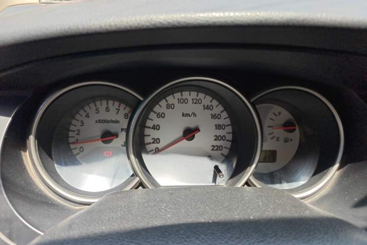 Used Nissan Livina 2010 Jingyue Edition 1.6L Manual All-Around Model Instrument Cluster