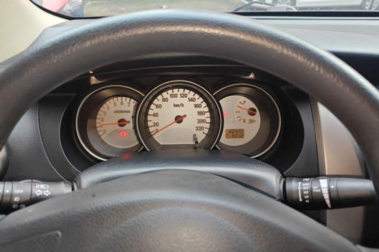 Used Nissan Livina 2010 Jingyue Edition 1.6L Manual All-Around Model Instrument Cluster