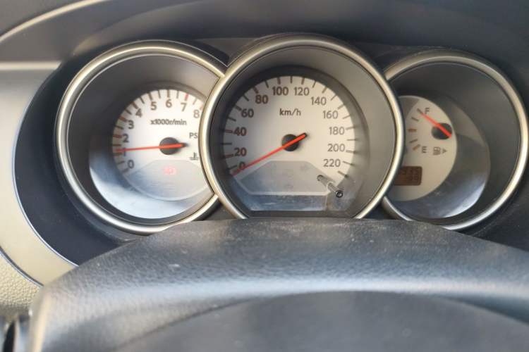 Used Nissan Livina 2010 Jingyue Edition 1.6L Manual All-Around Model Instrument Cluster