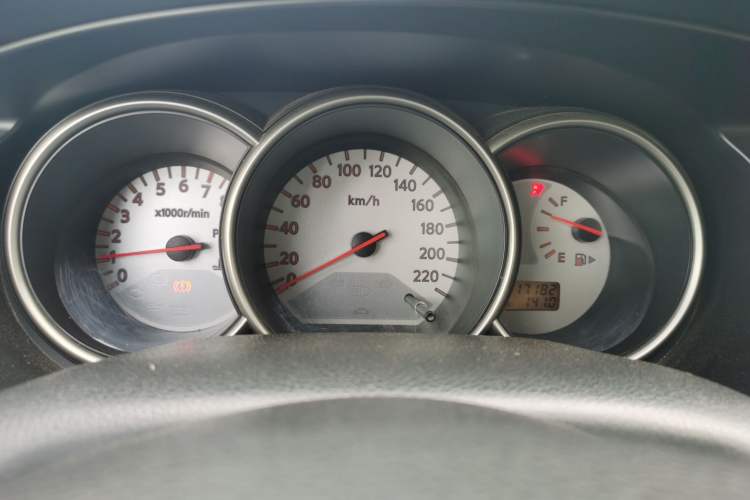 Used Nissan Livina 2010 Jingyue Edition 1.6L Manual All-Around Model Instrument Cluster