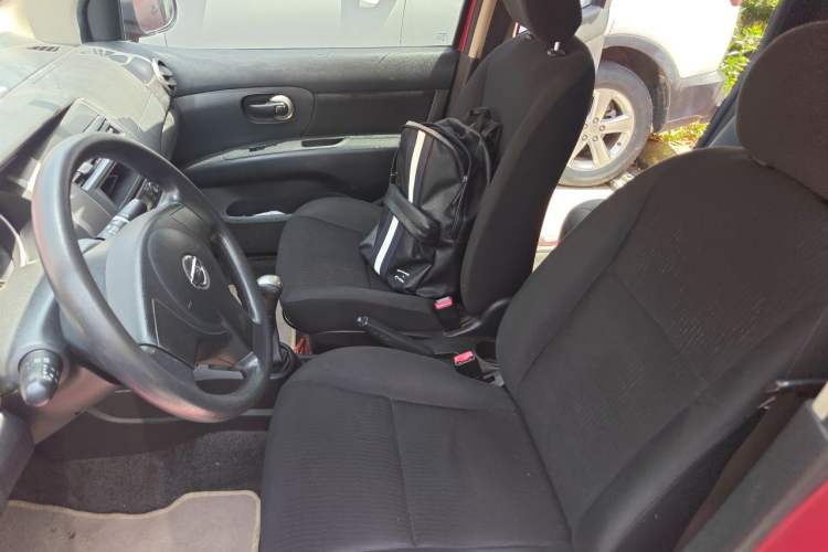 Used Nissan Livina 2010 Jingyue Edition 1.6L Manual All-Around Model Left Front Seat