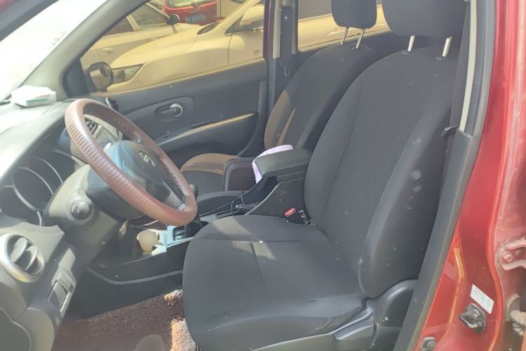 Used Nissan Livina 2010 Jingyue Edition 1.6L Manual All-Around Model Left Front Seat