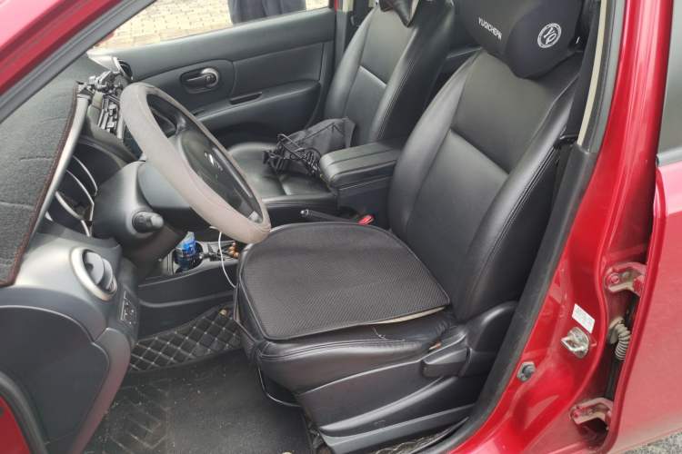Used Nissan Livina 2010 Jingyue Edition 1.6L Manual All-Around Model Left Front Seat