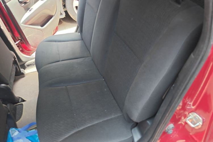 Used Nissan Livina 2010 Jingyue Edition 1.6L Manual All-Around Model Left Rear Seat