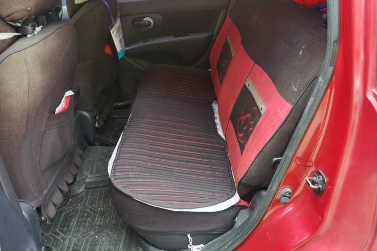 Used Nissan Livina 2010 Jingyue Edition 1.6L Manual All-Around Model Left Rear Seat