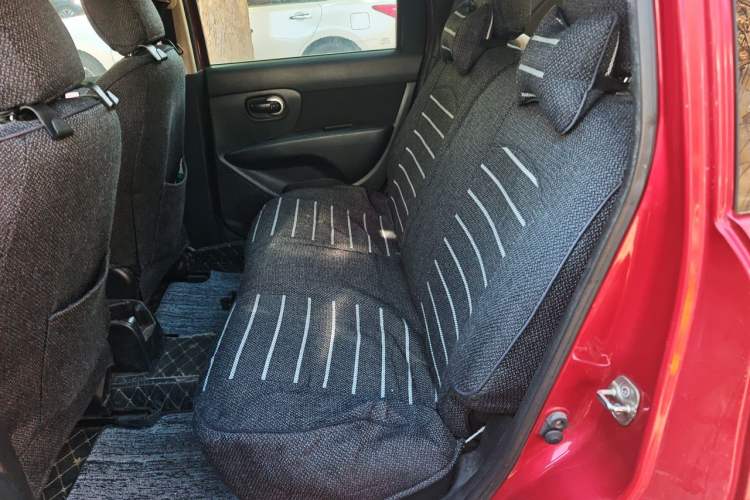Used Nissan Livina 2010 Jingyue Edition 1.6L Manual Supercharged Model Left Rear Seat