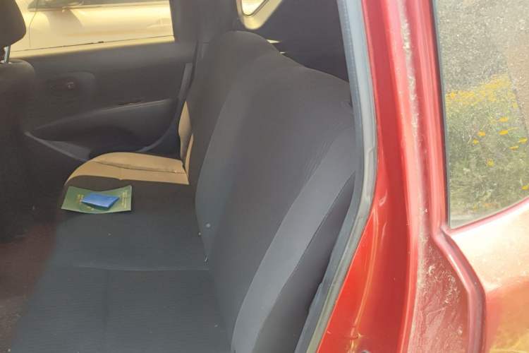 Used Nissan Livina 2010 Jingyue Edition 1.6L Manual All-Around Model Left Rear Seat
