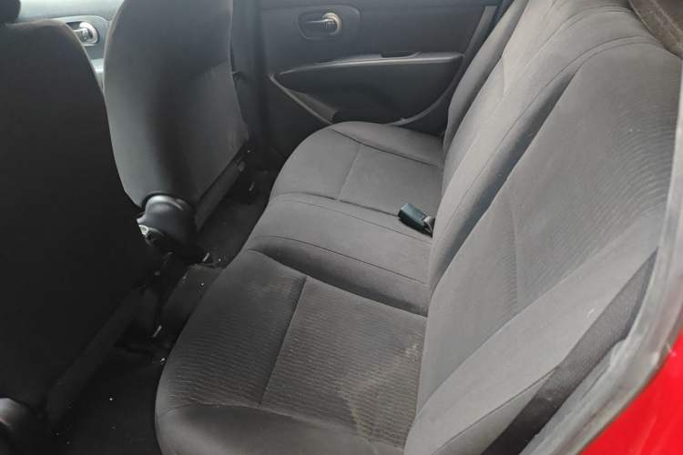 Used Nissan Livina 2010 Jingyue Edition 1.6L Manual All-Around Model Left Rear Seat