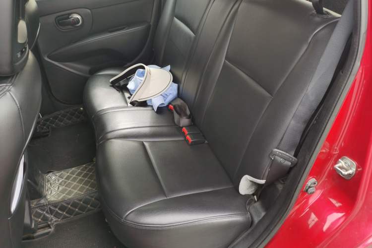 Used Nissan Livina 2010 Jingyue Edition 1.6L Manual All-Around Model Left Rear Seat