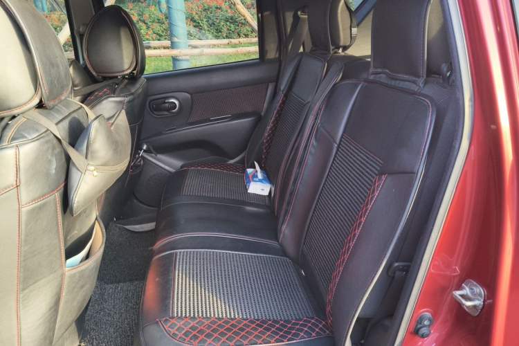 Used Nissan Livina 2010 Jingyue Edition 1.6L Automatic All-in-One Model Left Rear Seat