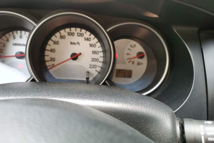 Used Nissan Livina 2010 Jingyue Edition 1.6L Manual All-Around Model Odometer Close Up