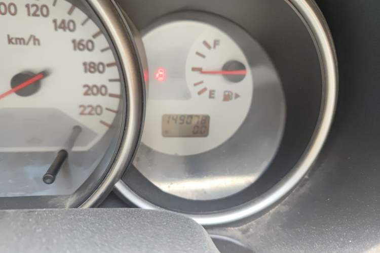 Used Nissan Livina 2010 Jingyue Edition 1.6L Manual All-Around Model Odometer Close Up