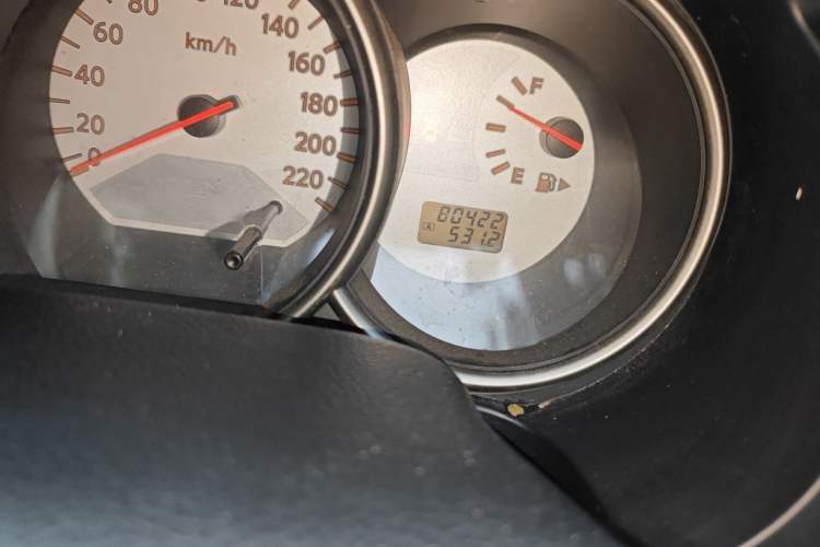 Used Nissan Livina 2010 Jingyue Edition 1.6L Manual All-Around Model Odometer Close Up