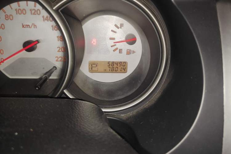 Used Nissan Livina 2010 Jingrui Edition 1.6L Automatic Smart Model Odometer Close Up