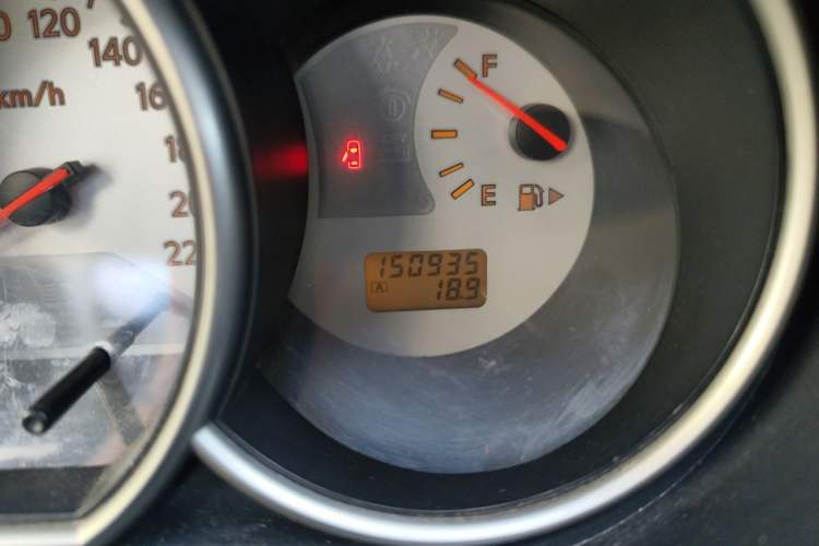Used Nissan Livina 2010 Jingyue Edition 1.6L Manual All-Around Model Odometer Close Up