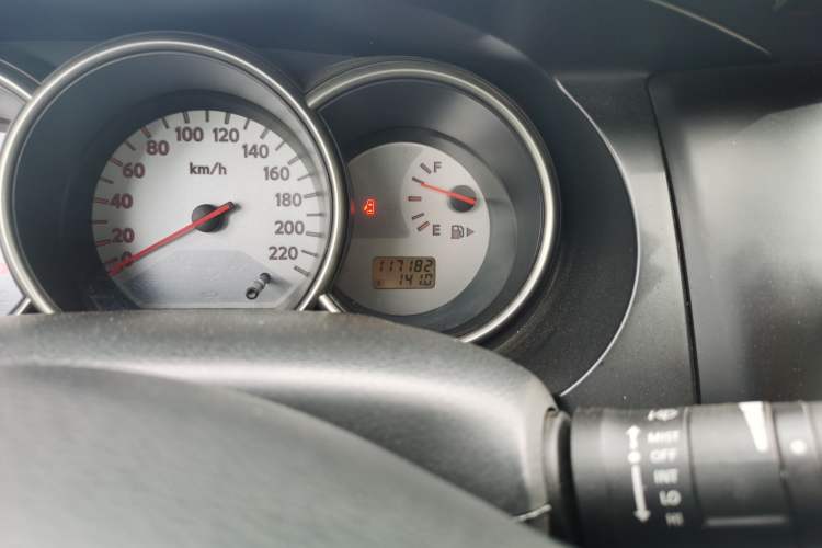 Used Nissan Livina 2010 Jingyue Edition 1.6L Manual All-Around Model Odometer Close Up