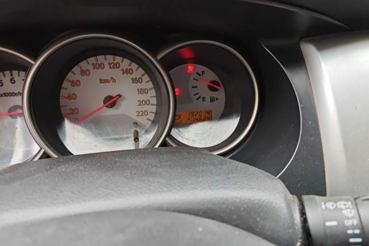 Used Nissan Livina 2010 JINRUI Edition 1.6L Automatic Standard Model Odometer Close Up
