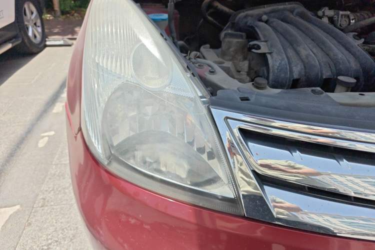 Used Nissan Livina 2010 Jingyue Edition 1.6L Manual All-Around Model Right Front Headlight