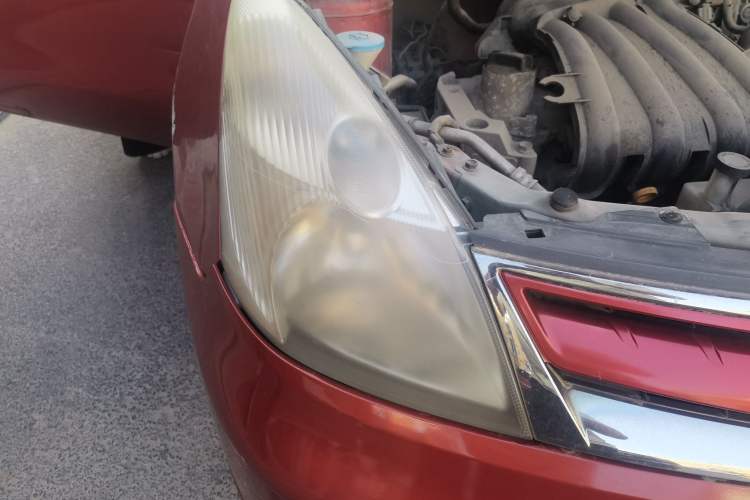 Used Nissan Livina 2010 Jingyue Edition 1.6L Automatic All-in-One Model Right Front Headlight